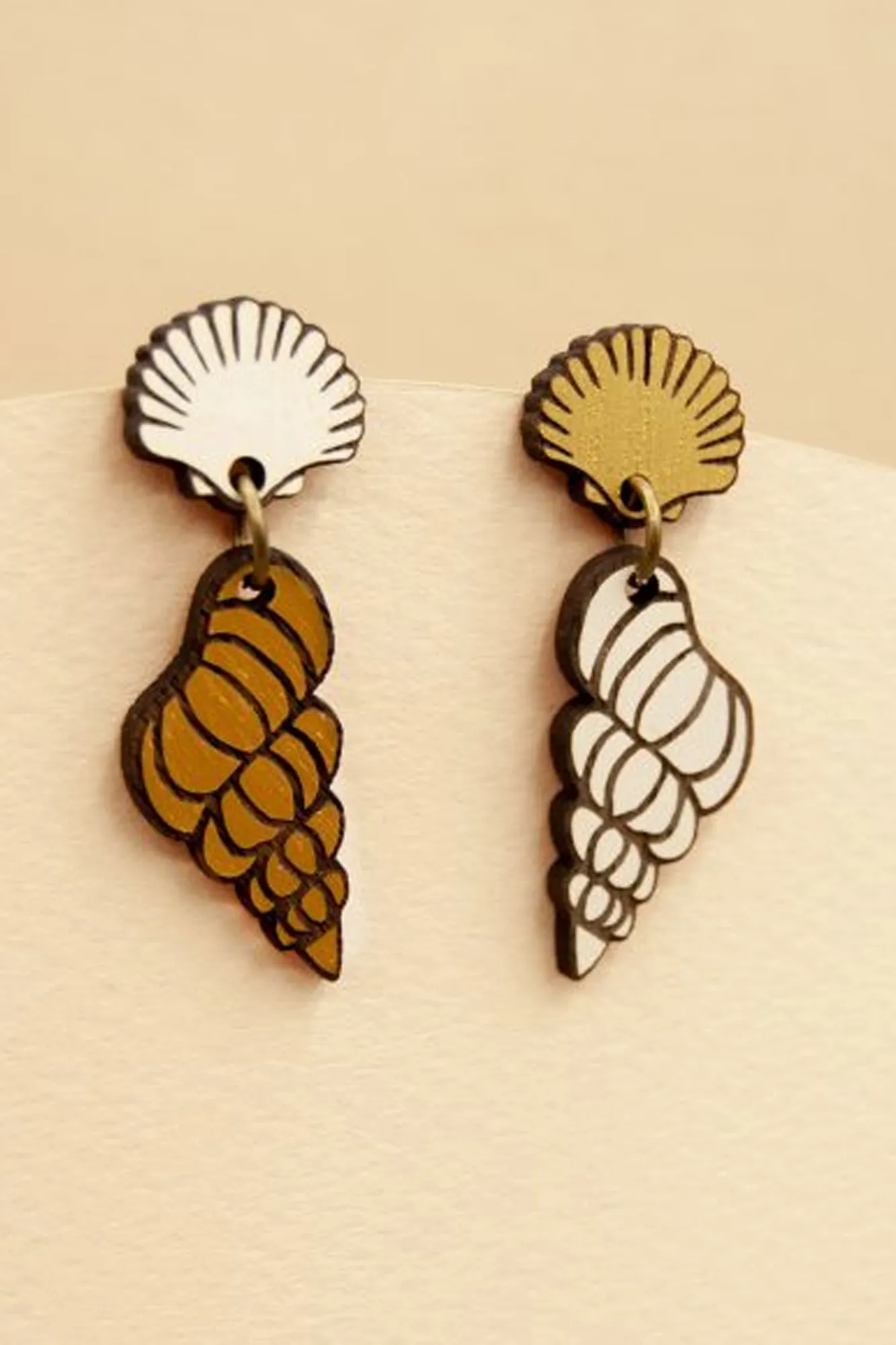 Pendientes de madera GOLDEN SEASHELL